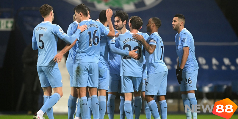 Man City hướng tới ngôi đầu bảng