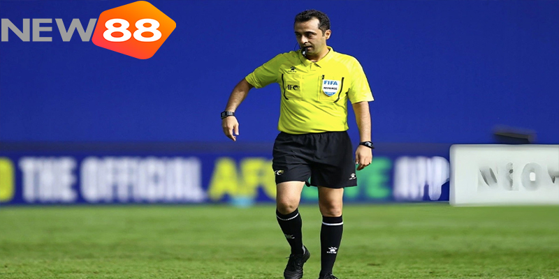 Trọng tài Mooud Bonyadifard điều hành chung kết